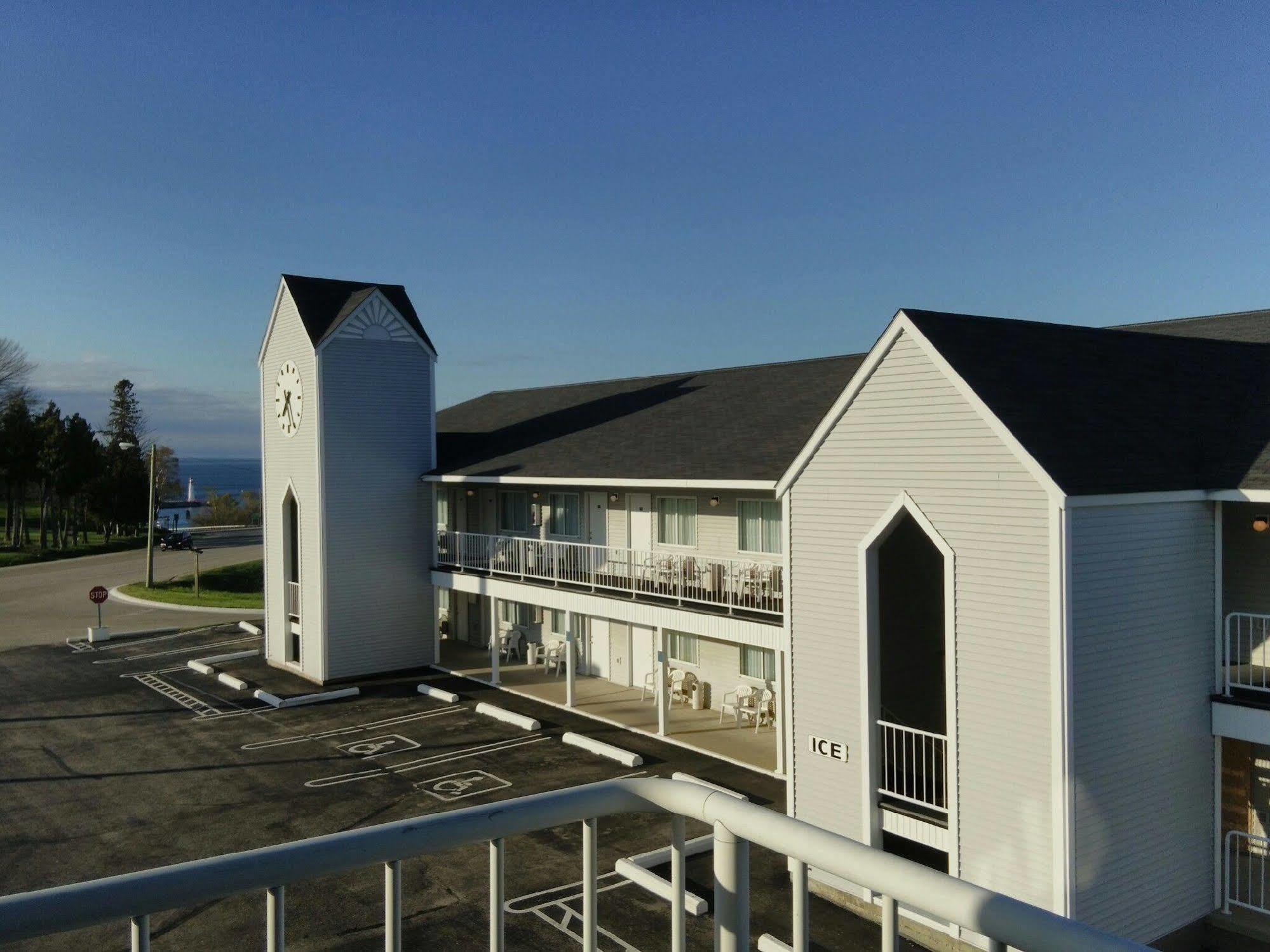 Aurora Borealis Motel 2*